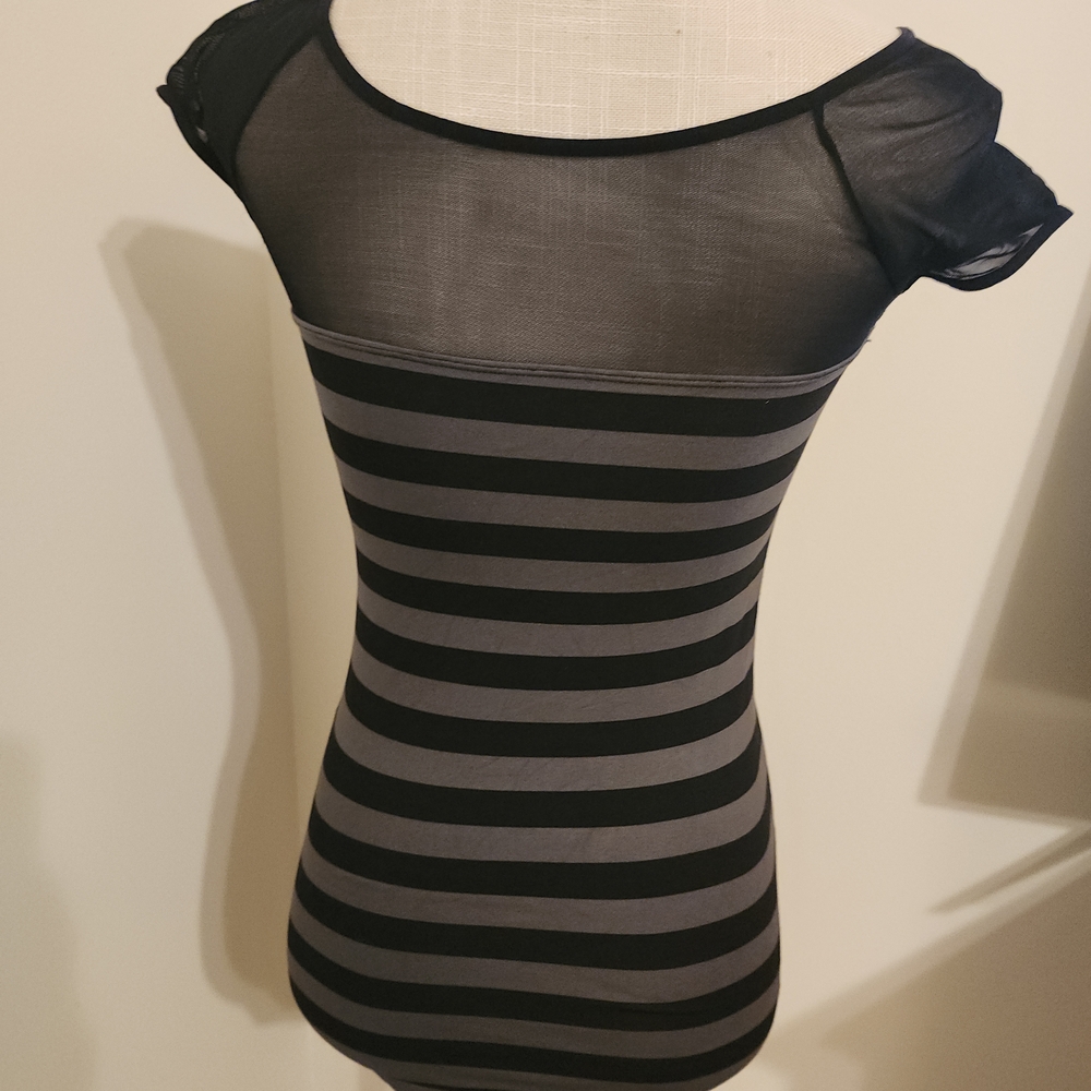 Chic Black and Gray Striped Top - Picture 4 of 4